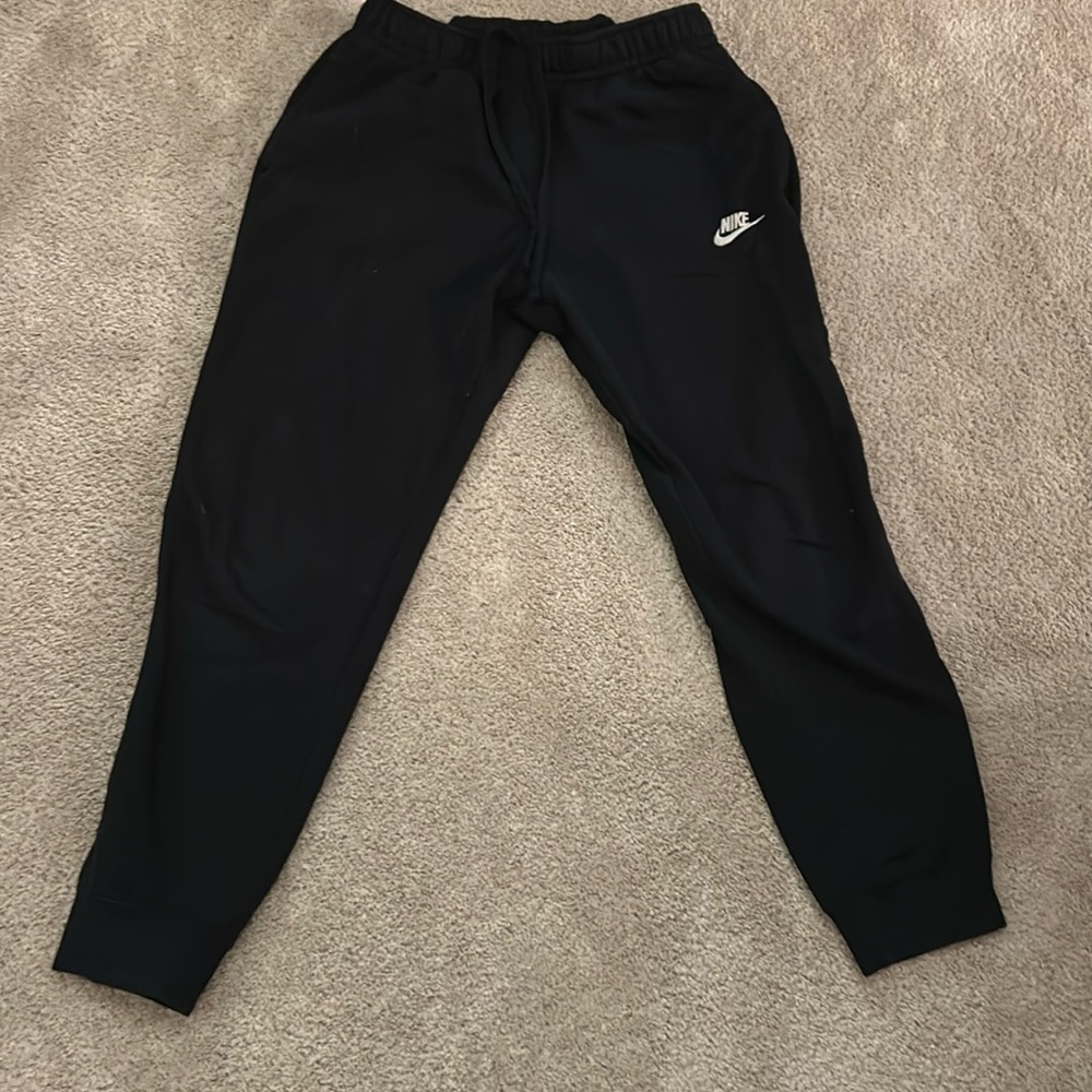 men’s black nike joggers/sweats